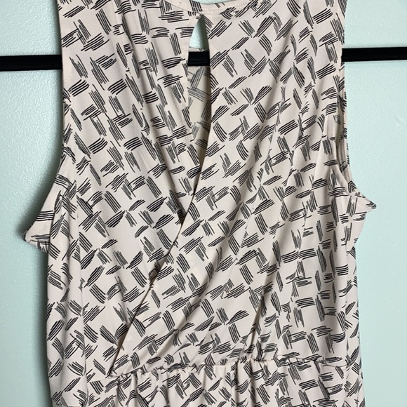 Banana Republic Sleeveless Top / Tank Size XS - Picture 5 of 7